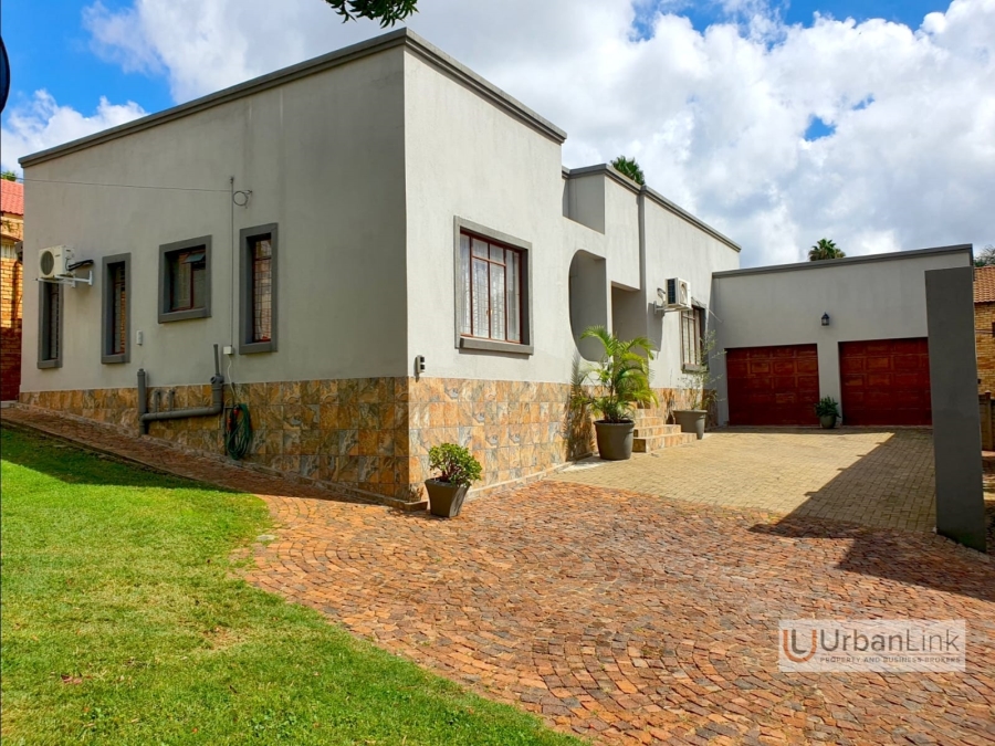 3 Bedroom Property for Sale in Safari Gardens North West